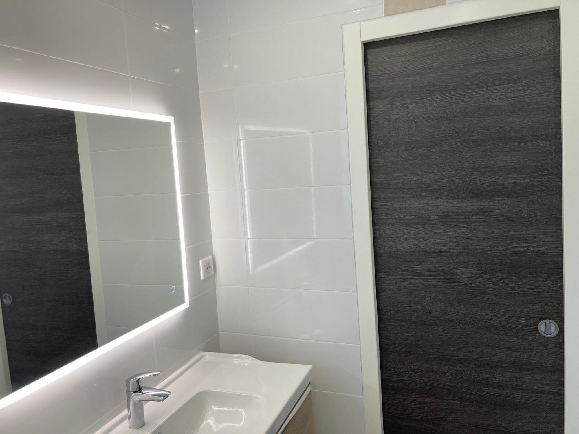 Chambre Parentale , Salle De Bain Privee, Acces Plages & Vue Mer Du Salon Dans Appartement Partage Chez L'Habitant ,, Master Bedroom, Private Bathroom, Beach Access & Sea View 칸느 외부 사진